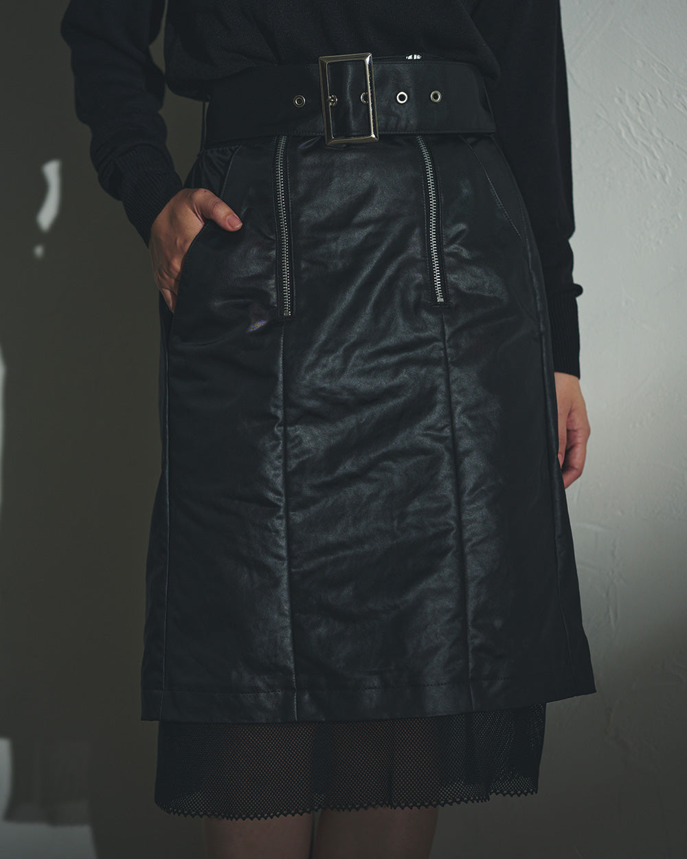 Fake leather tight skirt